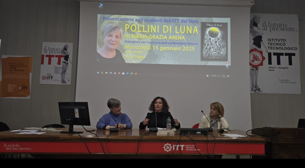 “Pollini di Luna” di Maria Grazia Arena